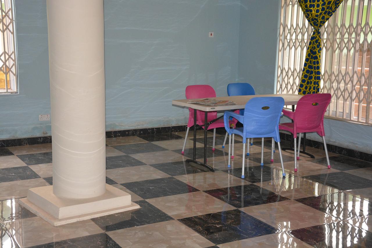 The Accra Backpackers Hostel Екстериор снимка