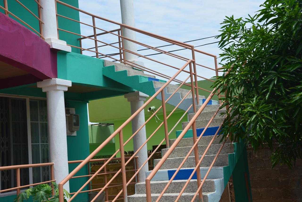 The Accra Backpackers Hostel Екстериор снимка