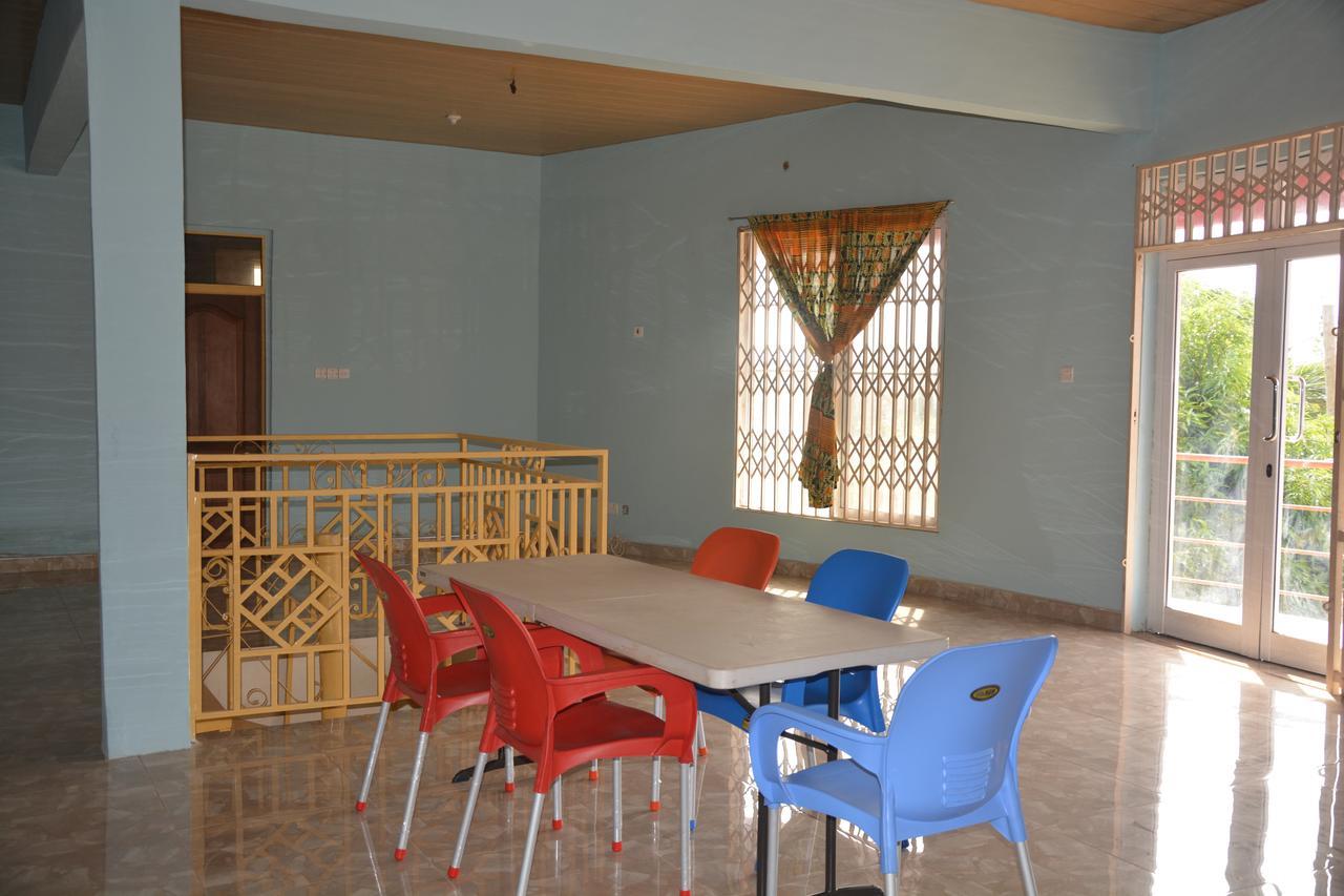The Accra Backpackers Hostel Екстериор снимка