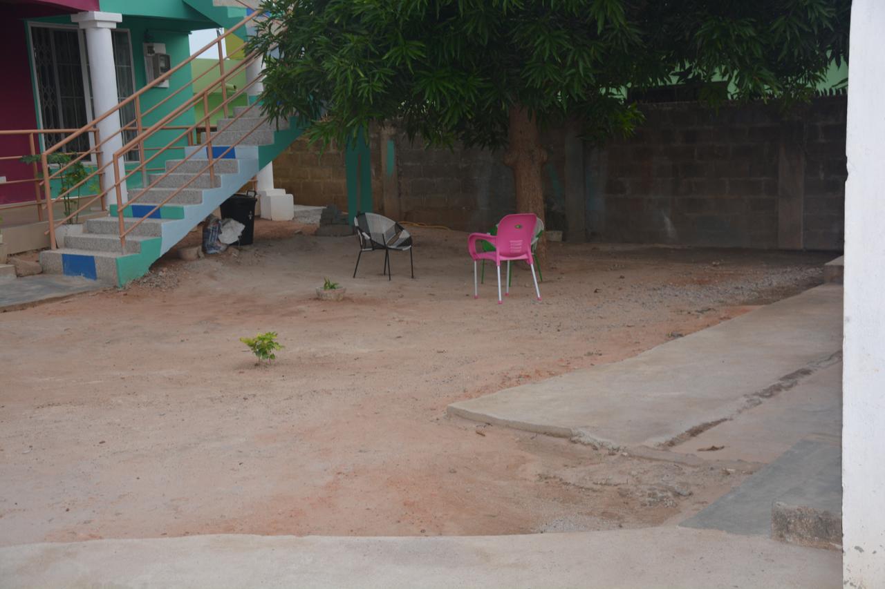 The Accra Backpackers Hostel Екстериор снимка