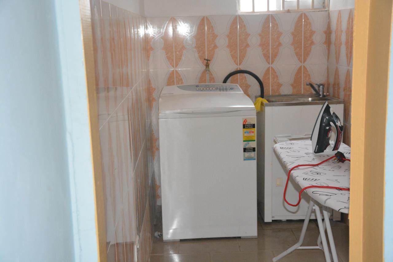 The Accra Backpackers Hostel Екстериор снимка